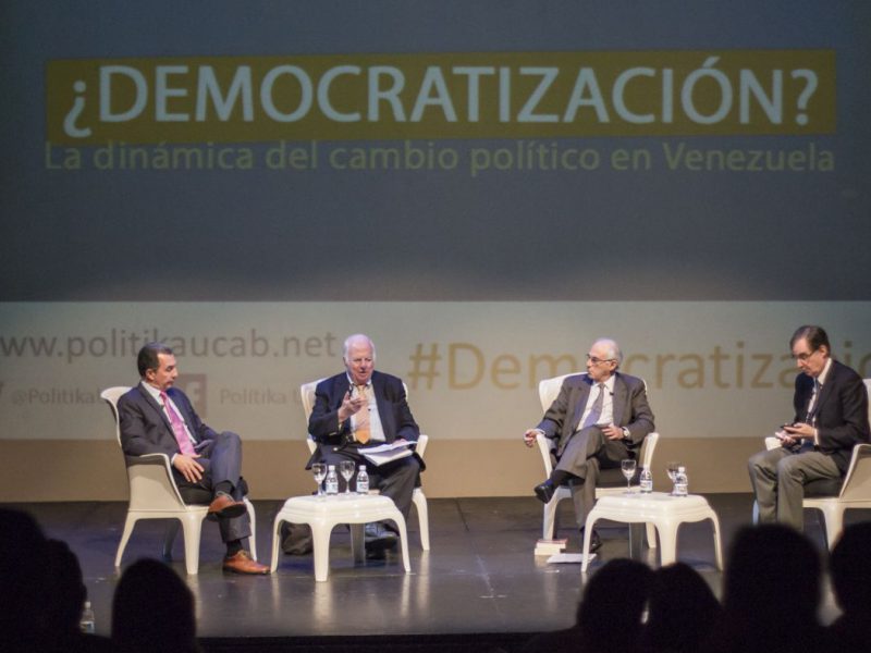 foro-democratizacic3b3n-ucab-800x600